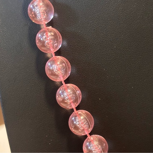 Vintage pink bubble lucite beaded necklace - Picture 4 of 7